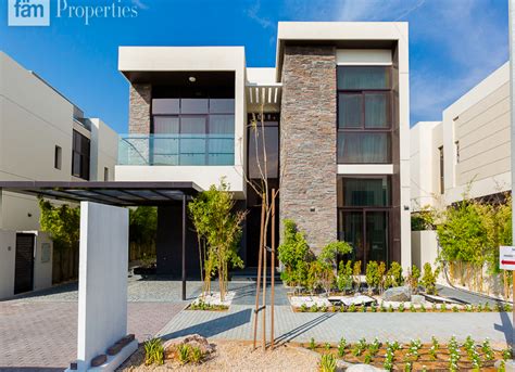 Akoya Fendi Styled Villas at Damac Hills .